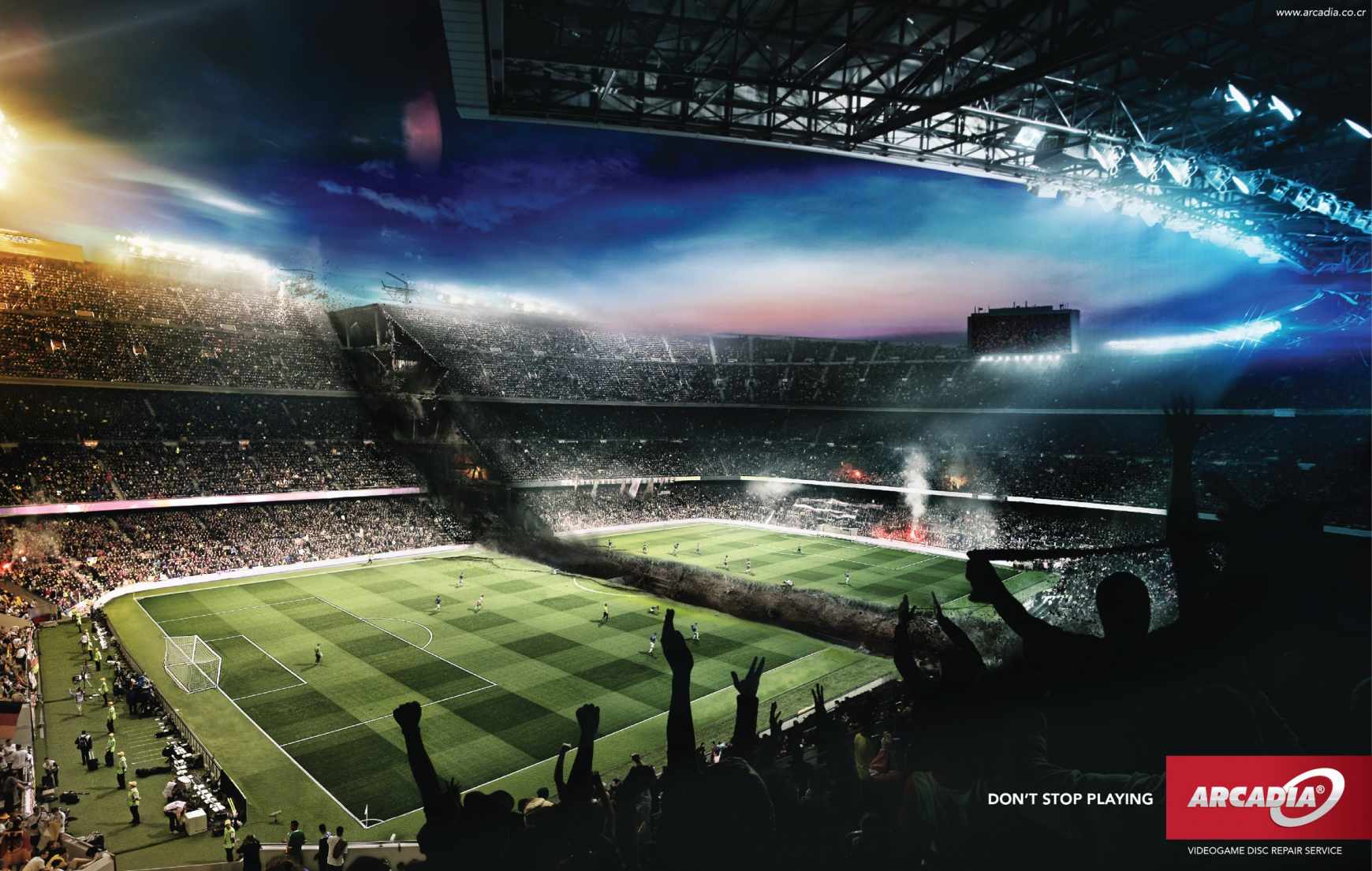 上海廣告設計公司廣告分享——Arcadia 視頻游戲光盤修復服務平面廣告創意欣賞-足球游戲篇1-足球球場篇2