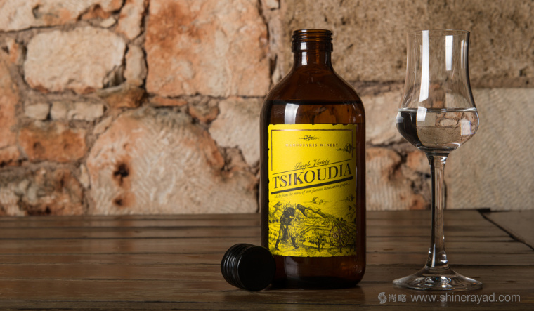 上海包裝設計公司分享：tsikoudia 手繪牛頭人插畫白酒包裝設計4