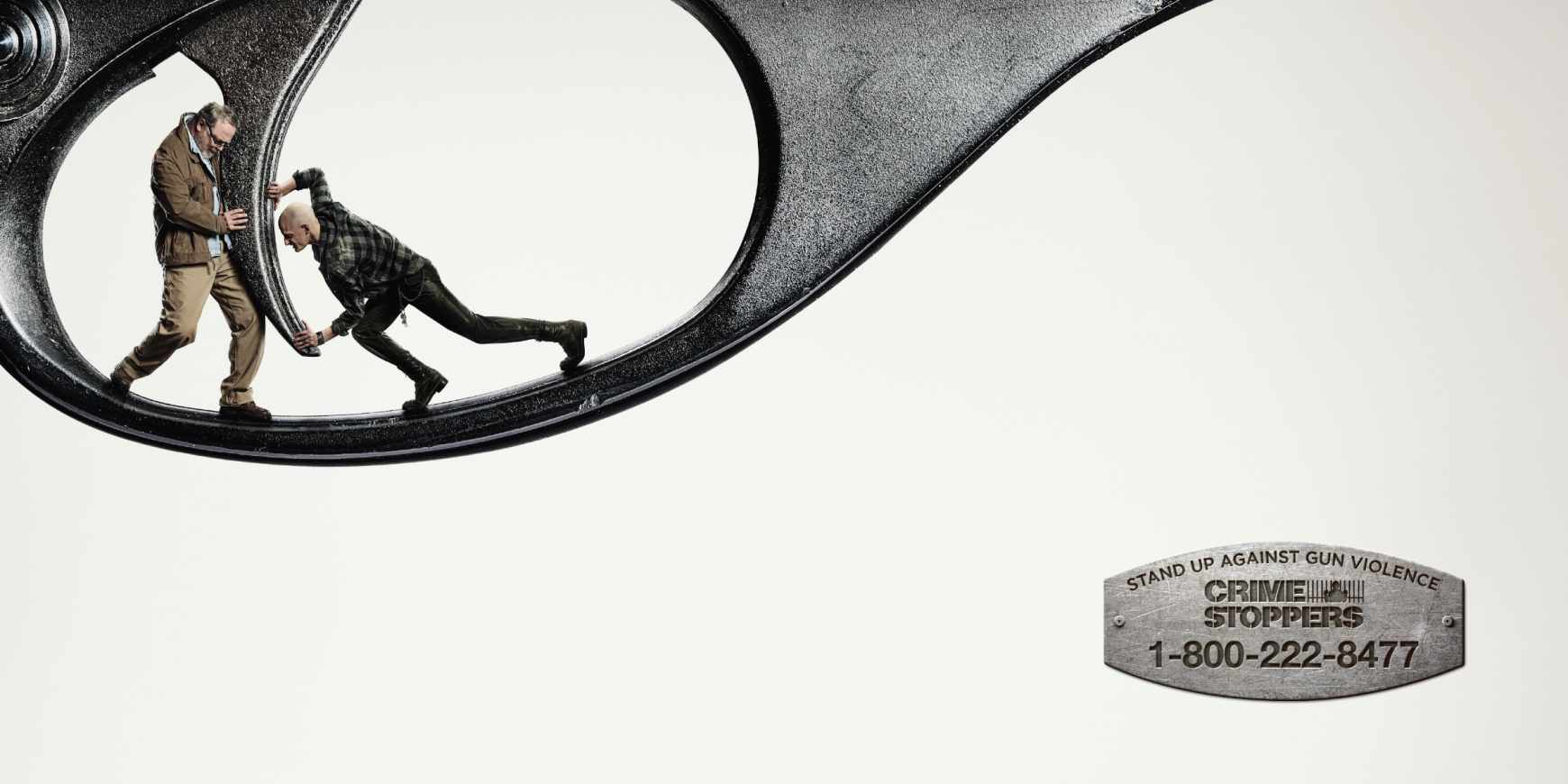 溫哥華報(bào)警熱線手槍篇公益平面廣告創(chuàng)意設(shè)計(jì)1