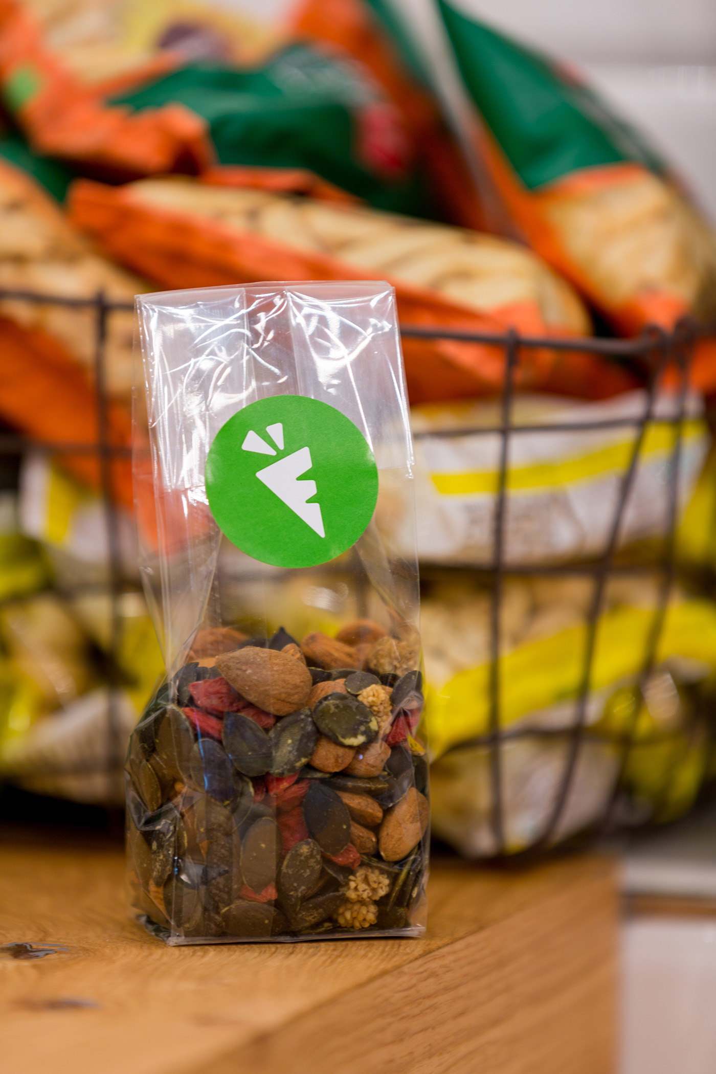 Pistinèga 鮮榨果汁吧餐飲lVI設計11