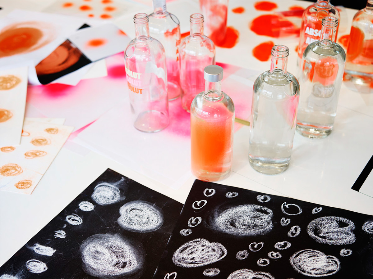 絕對伏特加酒手繪涂鴉風格包裝設(shè)計6