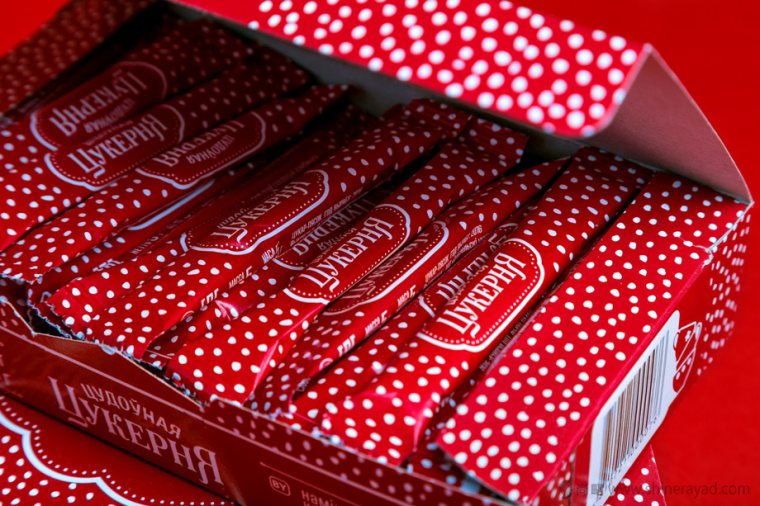 上海包裝設(shè)計(jì)公司設(shè)計(jì)欣賞點(diǎn)評(píng)：紅色裝 TSUKERNYA 咖啡方糖砂糖包裝設(shè)計(jì)2