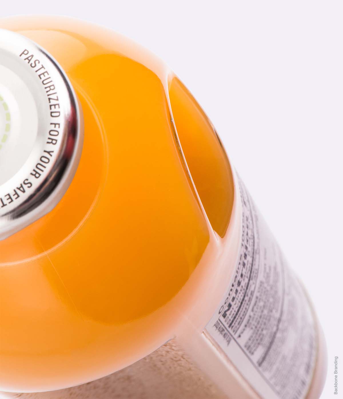 被咬了一口的Yan天然健康有機果汁飲料產品包裝設計瓶型設計