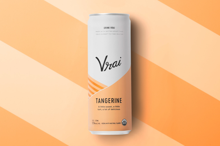 Vrai 品牌灌裝伏特加雞尾酒包裝設計清爽“V”字母版式