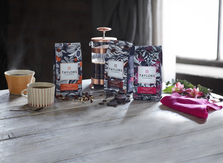 曼谷藝術(shù)家Suthipa Kamyam的手繪插畫包裝設(shè)計(jì)作品