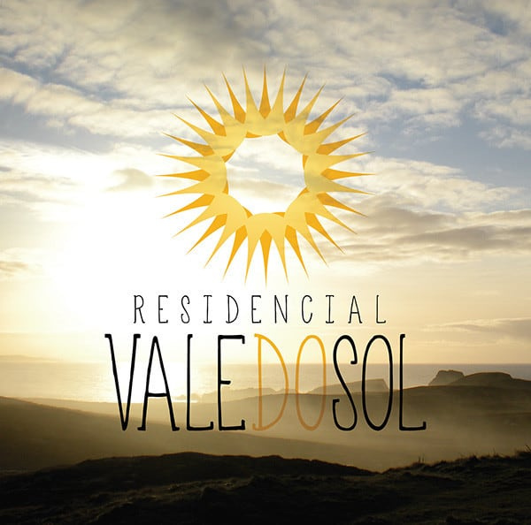 黃色光線的太陽logo設計