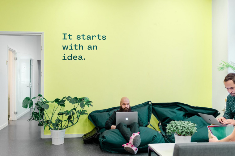 銀行品牌Holvi視覺形象VI設(shè)計，被圓角軟化的多邊形創(chuàng)意