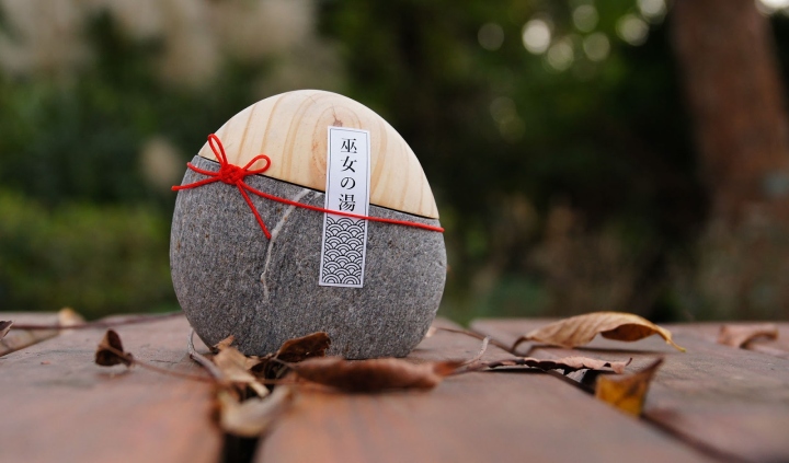 日式溫泉浴粉創意包裝設計造型設計——石材與木材的結合