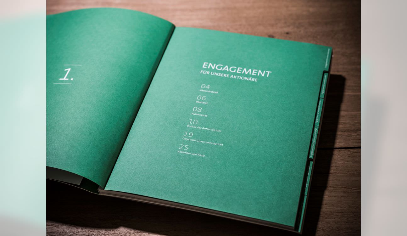 世界國際銀行年報宣傳冊設(shè)計-上海宣傳冊設(shè)計公司分享