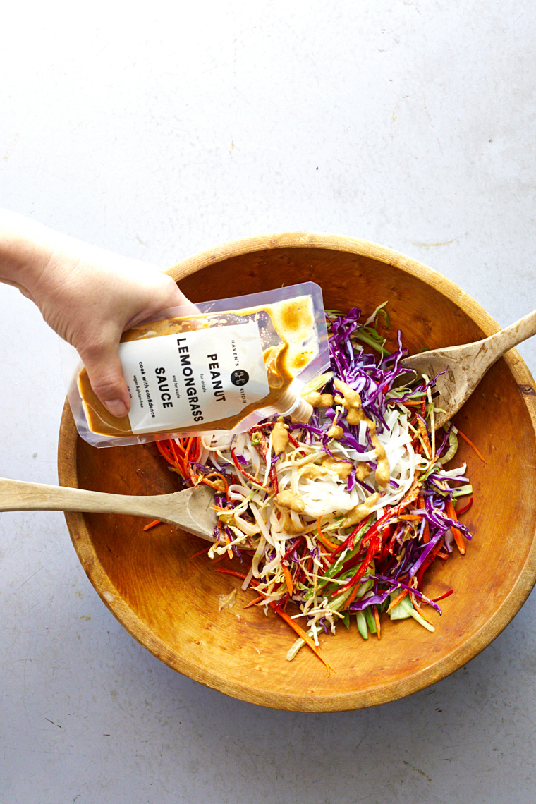 尚略包裝設(shè)計(jì)公司分享功能性的未來派簡(jiǎn)約醬汁調(diào)味品包裝設(shè)計(jì)案例