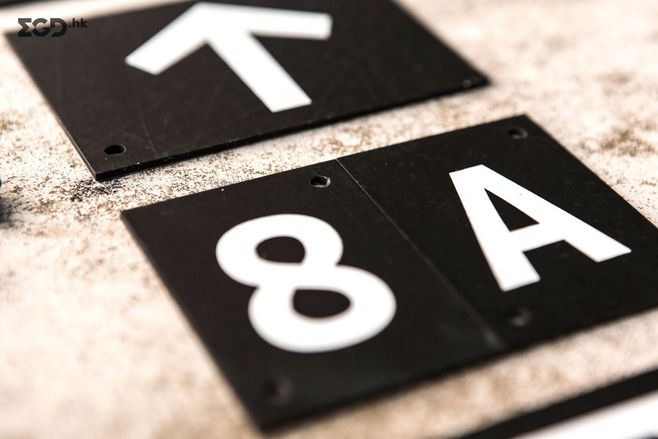 lugMinas導(dǎo)視系統(tǒng)設(shè)計-安裝在透明亞克力上，可隨意改動導(dǎo)視信息-上海導(dǎo)視設(shè)計公司