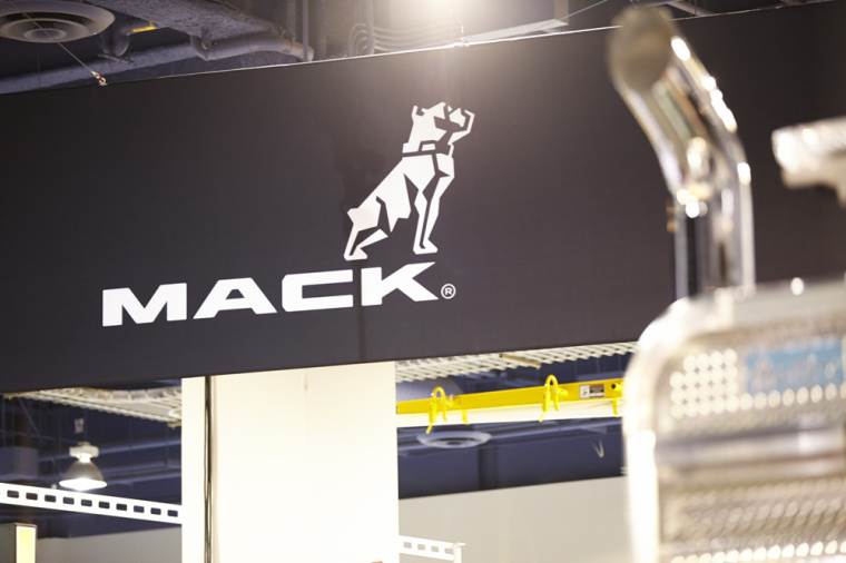 美國MACK重卡卡車品牌斗牛犬新標(biāo)志設(shè)計(jì)VI設(shè)計(jì)-上海VI設(shè)計(jì)公司