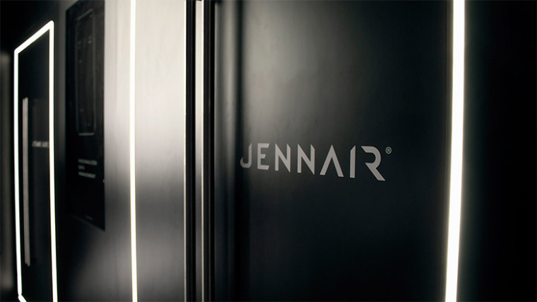 JennAir廚房電器用具品牌LOGO設計，源自通風爐灶和字母J的logo