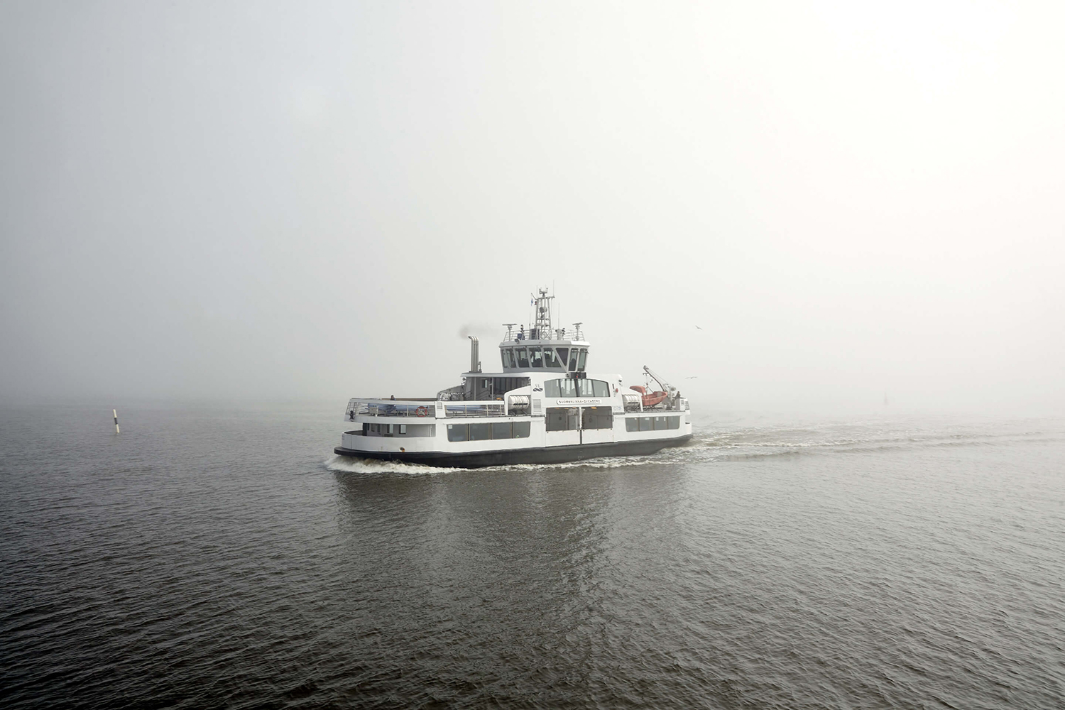 芬蘭赫爾辛基城市品牌VI形象設計logo設計，錦旗框logo+波浪圖形VI設計