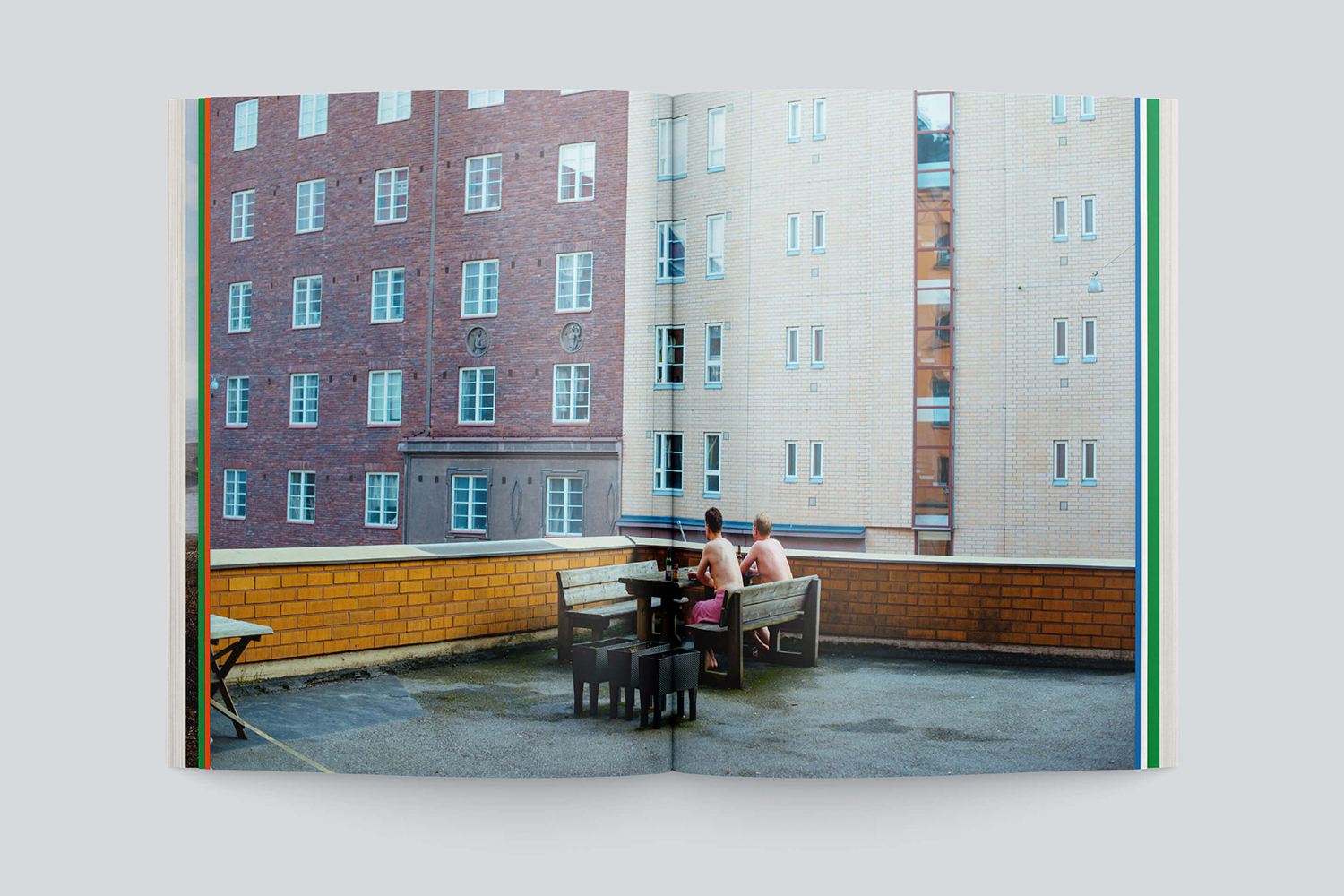 芬蘭赫爾辛基城市品牌VI形象設計logo設計，錦旗框logo+波浪圖形VI設計