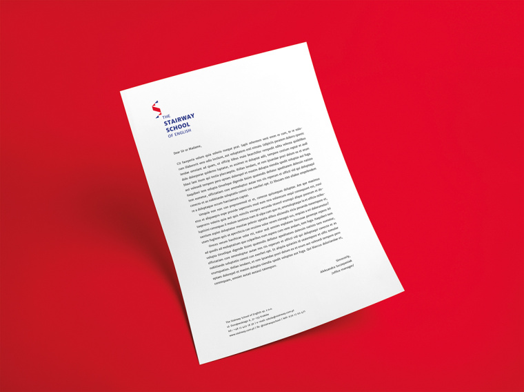 Stairway學(xué)校階梯狀標(biāo)志設(shè)計，取自英國國旗的三角元素