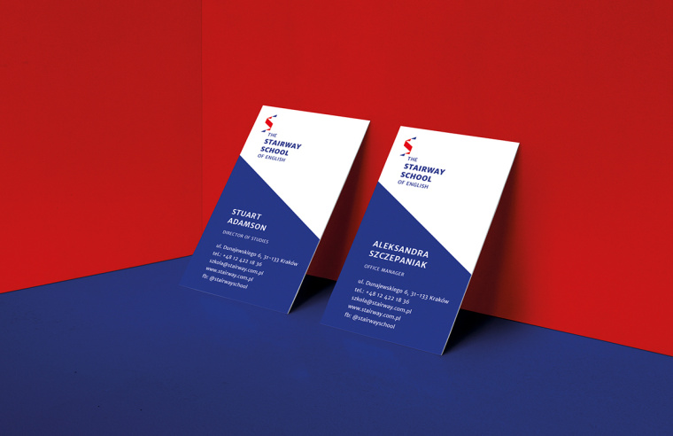 Stairway學(xué)校階梯狀標(biāo)志設(shè)計，取自英國國旗的三角元素