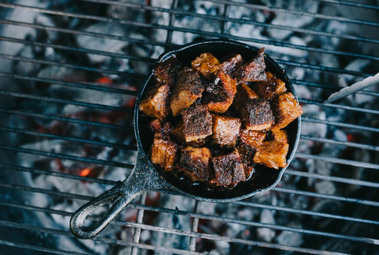 Kosmos Q專業燒烤餐飲與用品品牌視覺識別VIS設計,圍繞Q字母的設計