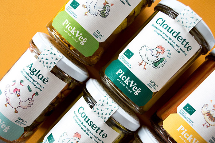 PickVeg 開胃咸菜泡菜休閑食品包裝設計，減輕生活壓力的小雞嘻哈插畫風格