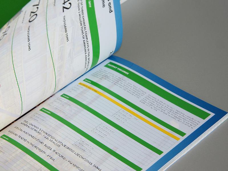 Togliattiazot 2017年企業可持續發展報告宣傳冊設計，斜杠條紋風格