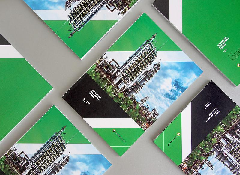 Togliattiazot 2017年企業可持續發展報告宣傳冊設計，斜杠條紋風格