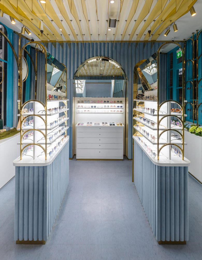 Art''''s Sake 眼鏡旗艦店店鋪空間設(shè)計，鏡面拋光黃銅和高光澤度白色木材