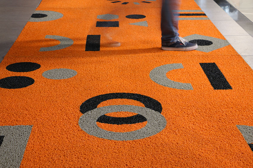 充滿活力激情與超現實主義的CINEBOX電影院品牌vi設計空間設計