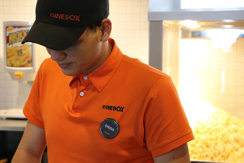 充滿活力激情與超現實主義的CINEBOX電影院品牌vi設計空間設計