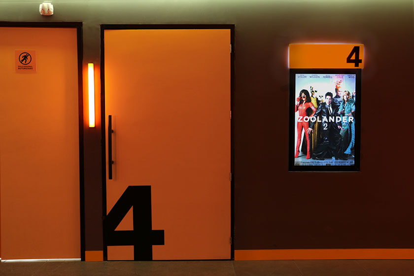 充滿活力激情與超現實主義的CINEBOX電影院品牌vi設計空間設計