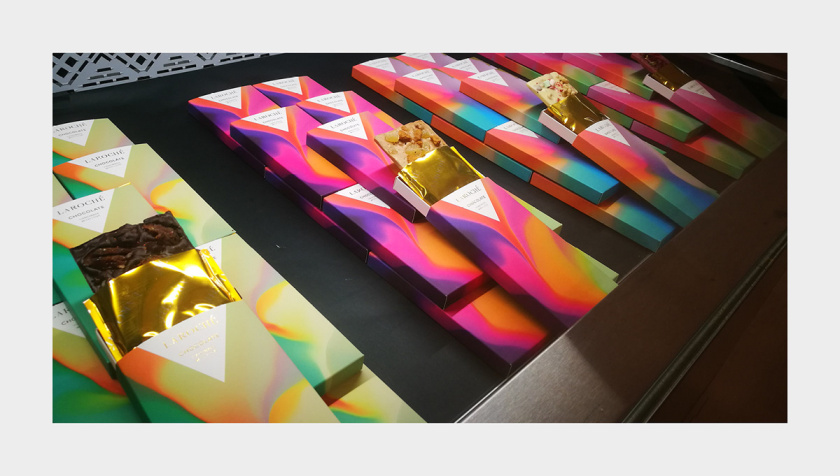 Laroché巧克力創造一個充滿活力多彩漸變色的包裝設計