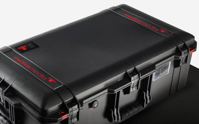 Envolve 媒體品牌形象重塑與簡約幾何風格猴頭logo設計