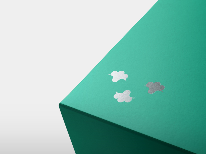 ELLAS珠寶品牌logo設(shè)計與品牌vi形象設(shè)計，三個花朵徽章