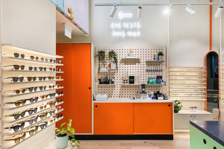 BN眼鏡店店鋪空間設(shè)計(jì)，方便容納與管理眾多產(chǎn)品sku