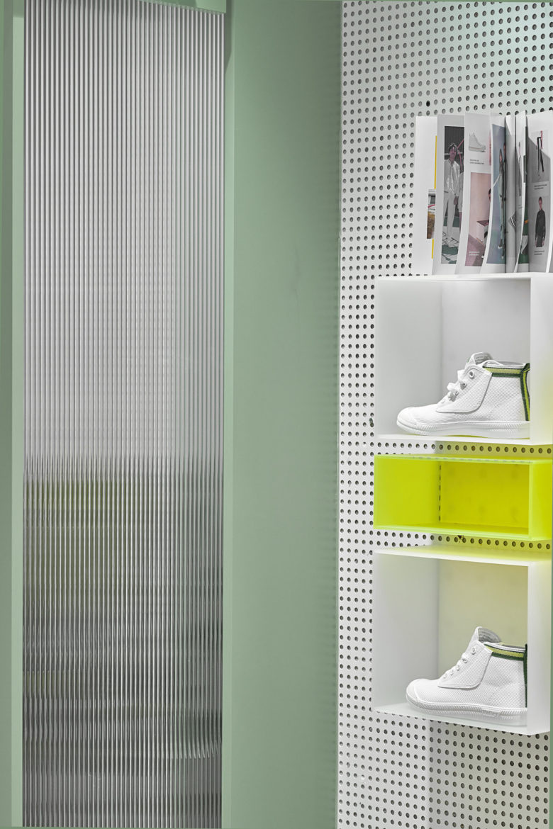 volley 休閑運動鞋專賣店店鋪設(shè)計，活力綠色+通透玻璃貨架設(shè)計