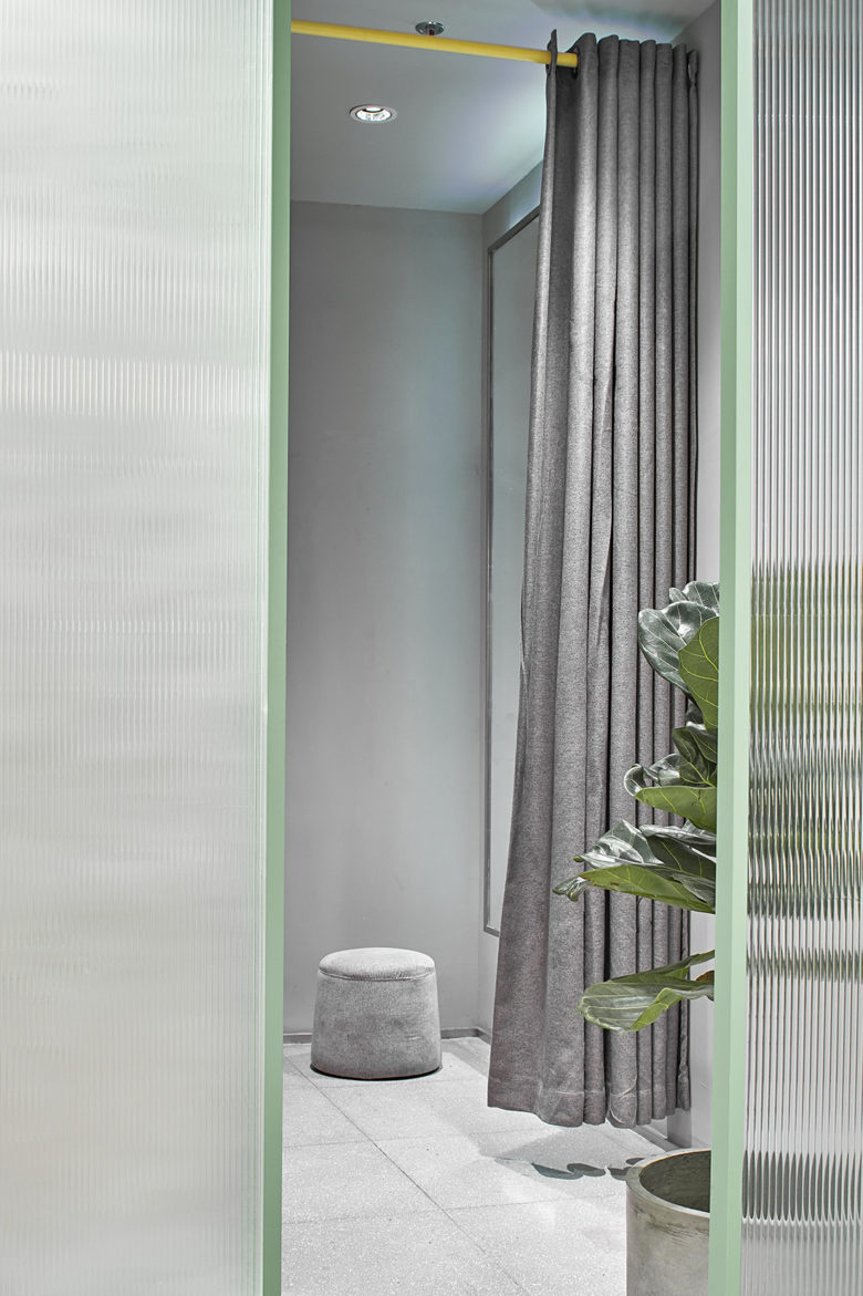 volley 休閑運動鞋專賣店店鋪設(shè)計，活力綠色+通透玻璃貨架設(shè)計