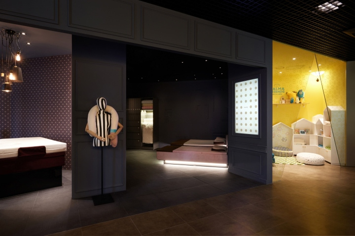 M4 CALMA床墊床上用品品牌體驗店鋪空間設計，整體黑暗色風格