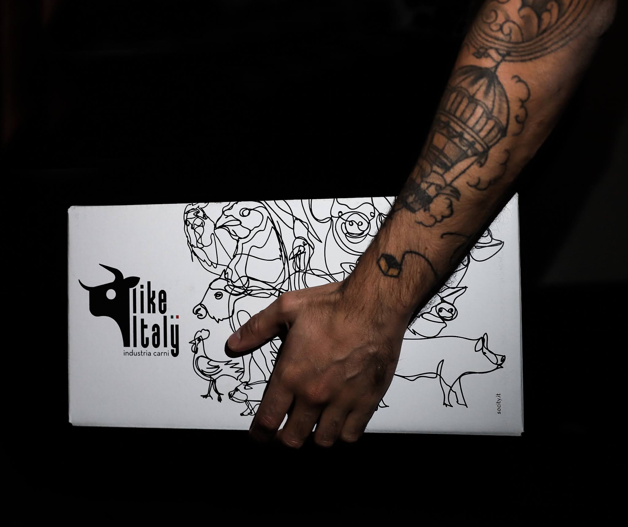 Like Italy冷鮮肉類包裝設計“黑白線條動物”元素