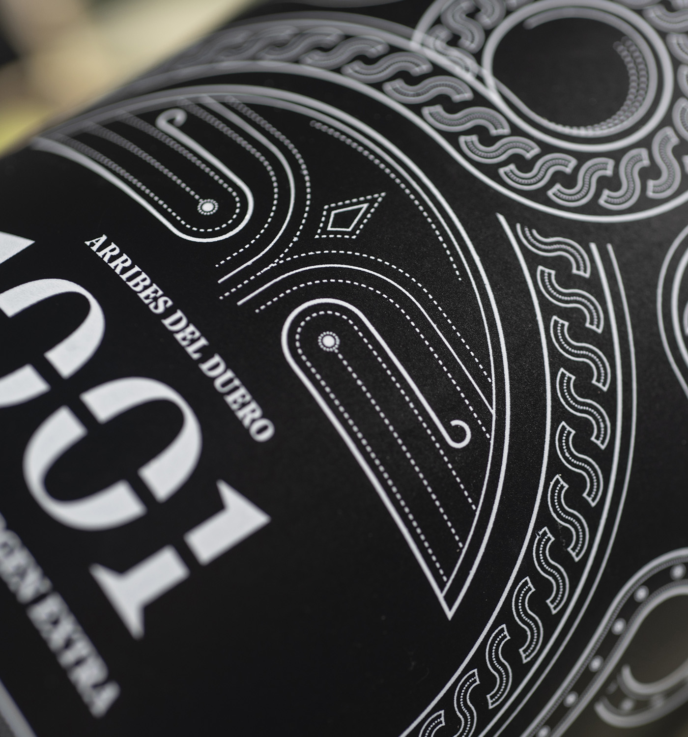 1001生態橄欖油包裝設計“線條插畫”黑色瓶子