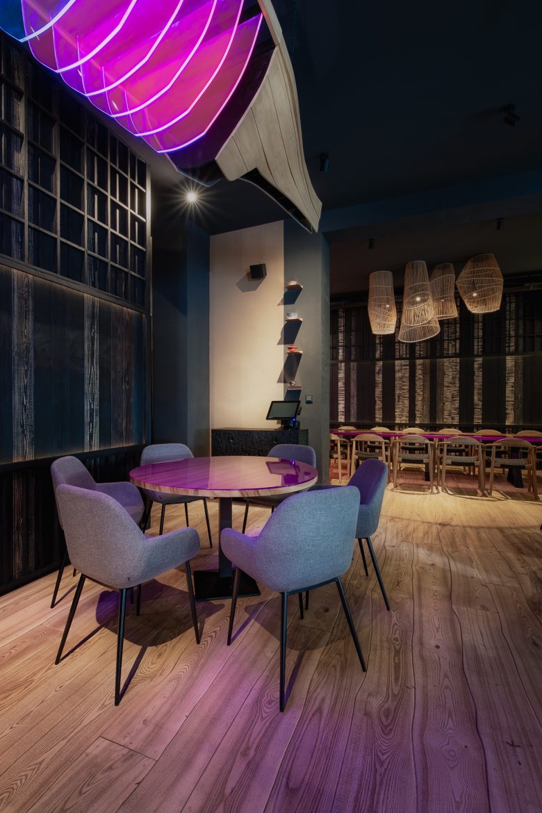 The Catch 日式酒吧餐廳空間設計“霓虹燈和漫畫”風格