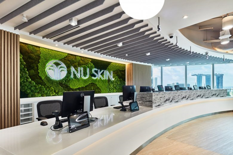 如新保健品新加坡體驗中心展廳空間設計，以科技和互動元素使品牌栩栩如生