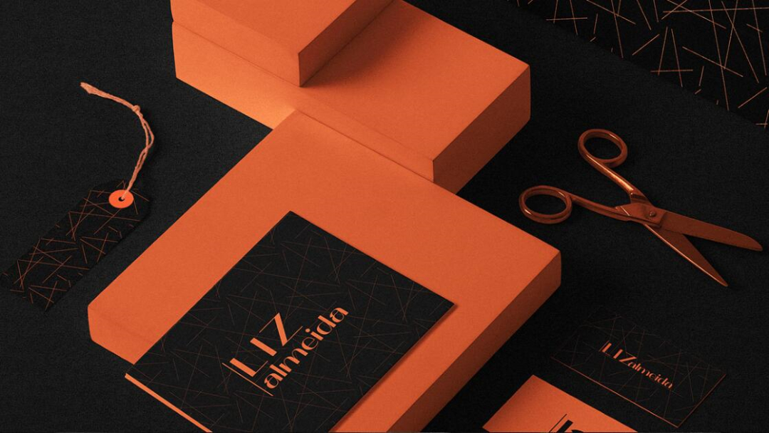 個性與時尚的Liz Almeida服裝品牌vi設(shè)計,以“雜亂而有序排列的線元素為輔助識別 個性與時尚的Liz Almeida服裝品牌vi設(shè)計,以“雜亂而有序排列的線元素為輔助識別