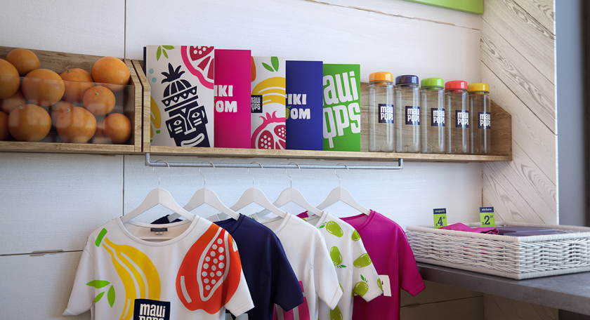 Maui Pops 冰淇淋店品牌logo設計店鋪室內設計，活潑的夏威夷風格