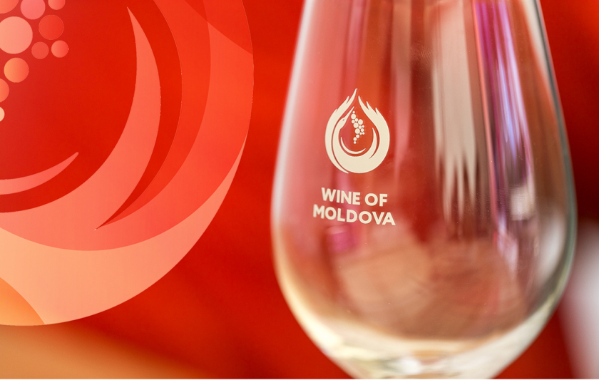 摩爾多瓦釀酒師協會logo設計“地圖+酒滴+葡萄+白鸛展翅+火”