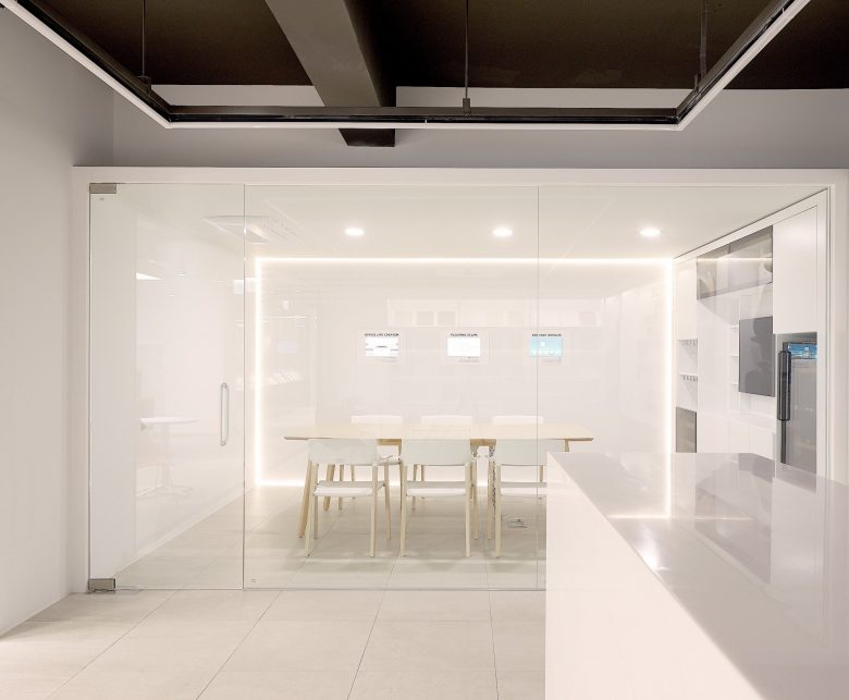 鼓勵新想法和品牌沉浸感的 Koas 辦公家具陳列空間設計