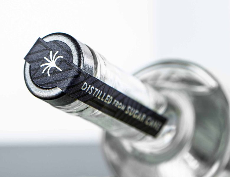 MON-YéVodka西非伏特加酒水包裝設(shè)計(jì)，紡織品團(tuán)案+MV品牌logo設(shè)計(jì)