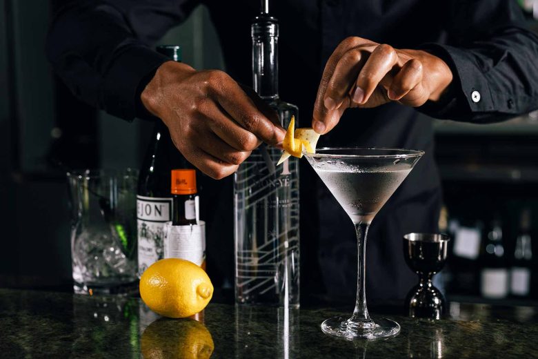 MON-YéVodka西非伏特加酒水包裝設(shè)計(jì)，紡織品團(tuán)案+MV品牌logo設(shè)計(jì)