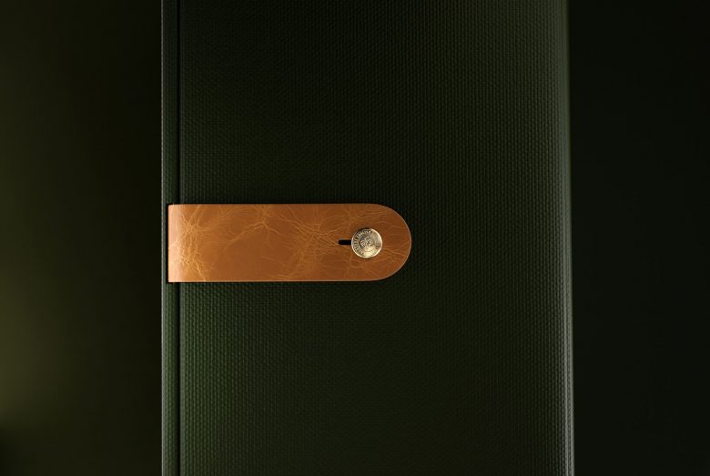 高端風格Flamberg 杜松子酒藥酒包裝設計禮盒設計，包含35種植物