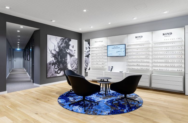 KIND 光學眼鏡和聲學聽力產品專賣店店鋪空間si設計，黑白輕松風格