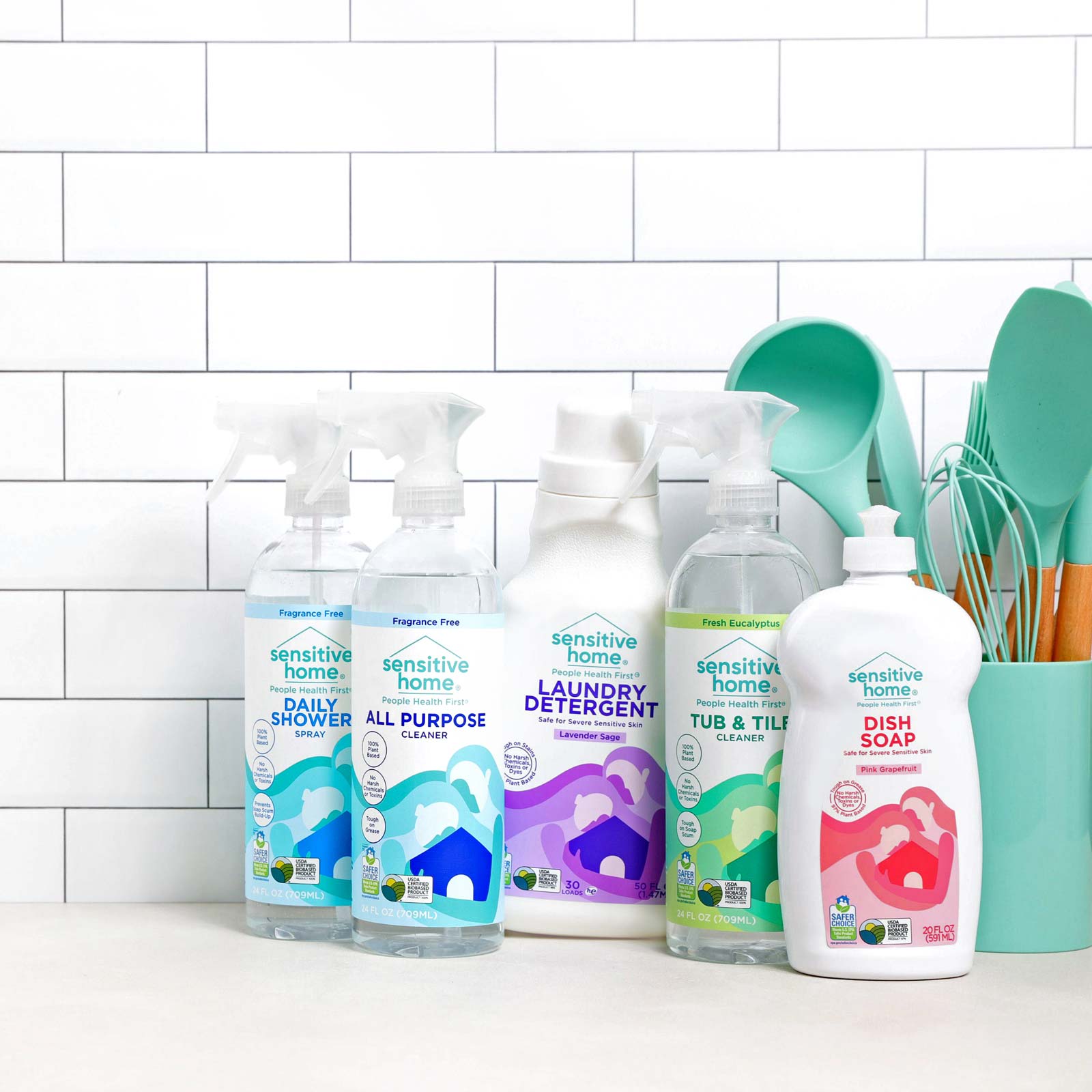 Sensitive Home敏感家居家用清潔劑洗衣液洗碗液logo設(shè)計(jì)包裝設(shè)計(jì)，兩個長發(fā)女人擁抱房子插畫