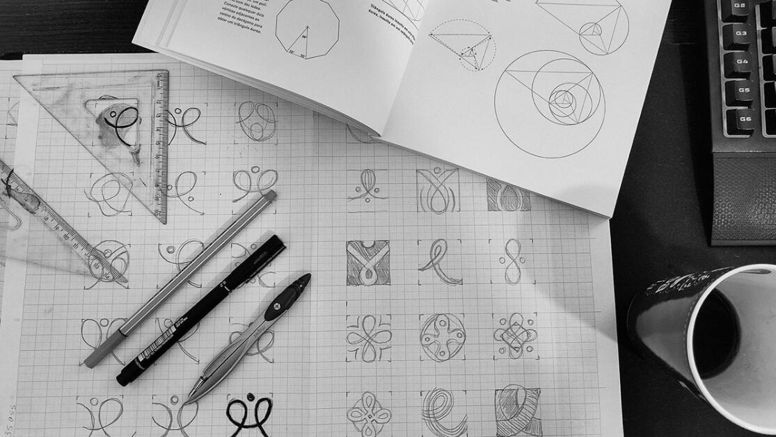 Esmeralda 保健診所醫(yī)院logo設(shè)計(jì)vi設(shè)計(jì)，醫(yī)療十字、膠囊與愛心元素